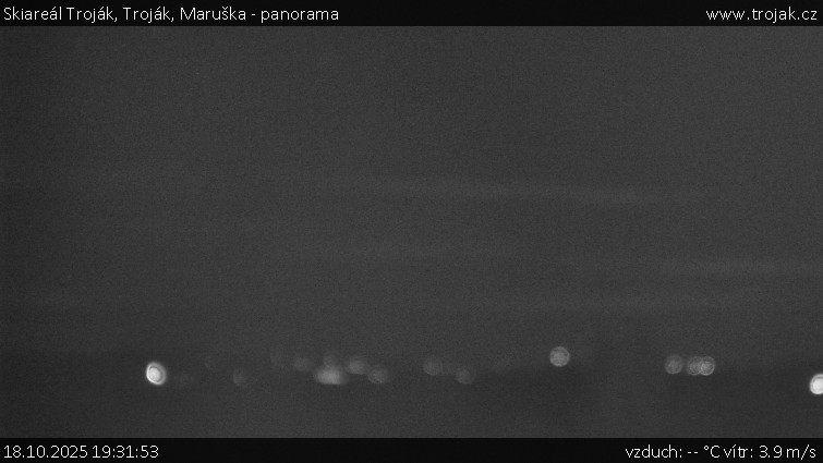 Skiareál Troják - Troják, Maruška - panorama - 18.10.2025 v 19:31 Skiareál Troják - Troják, Maruška - panorama - 18.10.2025 v 19:31