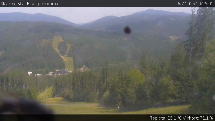 Skiareál Bílá - Bílá - panorama - 6.7.2025 v 10:25 Skiareál Bílá - Bílá - panorama - 6.7.2025 v 10:25