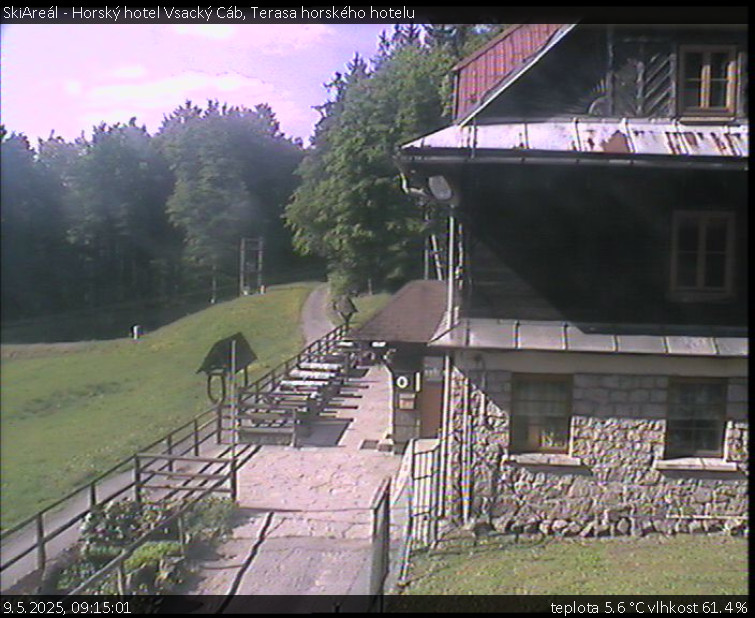 SkiAreál - Horský hotel Vsacký Cáb - Terasa horského hotelu - 9.5.2025 v 09:15 SkiAreál - Horský hotel Vsacký Cáb - Terasa horského hotelu - 9.5.2025 v 09:15