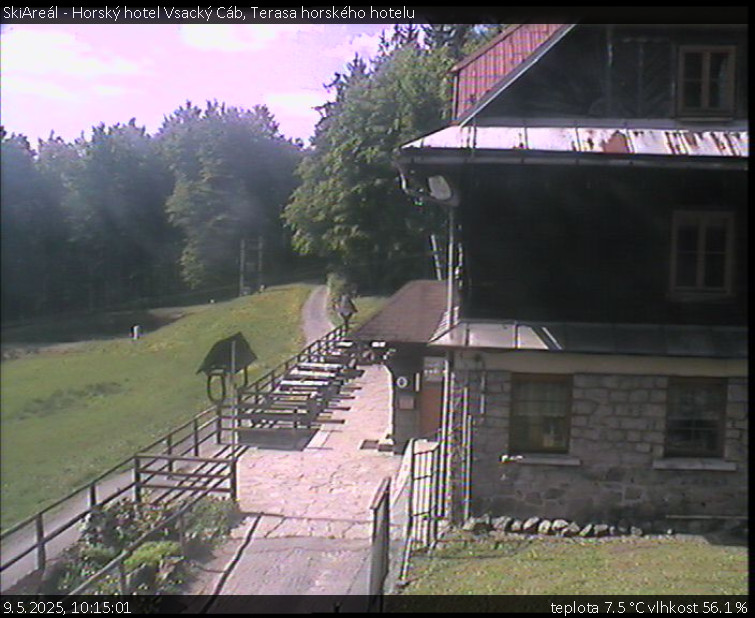 SkiAreál - Horský hotel Vsacký Cáb - Terasa horského hotelu - 9.5.2025 v 10:15 SkiAreál - Horský hotel Vsacký Cáb - Terasa horského hotelu - 9.5.2025 v 10:15