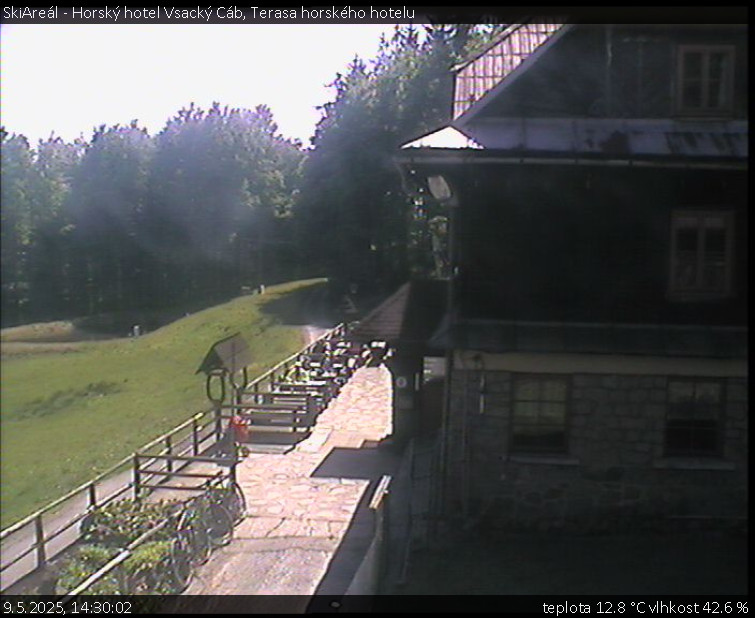 SkiAreál - Horský hotel Vsacký Cáb - Terasa horského hotelu - 9.5.2025 v 14:30 SkiAreál - Horský hotel Vsacký Cáb - Terasa horského hotelu - 9.5.2025 v 14:30