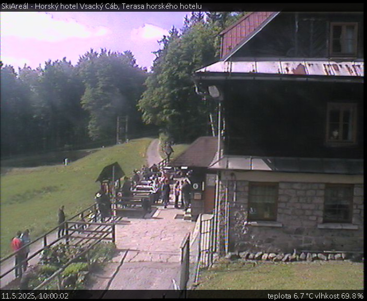 SkiAreál - Horský hotel Vsacký Cáb - Terasa horského hotelu - 11.5.2025 v 10:00 SkiAreál - Horský hotel Vsacký Cáb - Terasa horského hotelu - 11.5.2025 v 10:00
