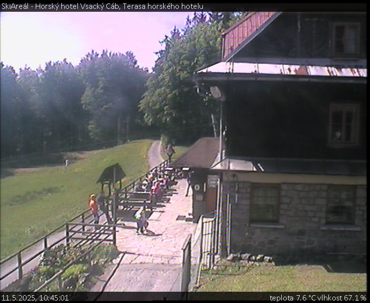 SkiAreál - Horský hotel Vsacký Cáb - Terasa horského hotelu - 11.5.2025 v 10:45 SkiAreál - Horský hotel Vsacký Cáb - Terasa horského hotelu - 11.5.2025 v 10:45
