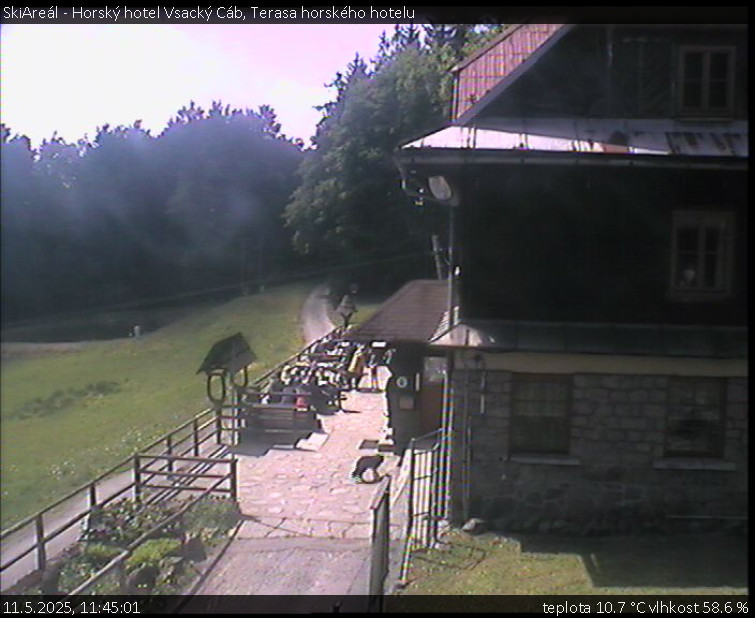 SkiAreál - Horský hotel Vsacký Cáb - Terasa horského hotelu - 11.5.2025 v 11:45 SkiAreál - Horský hotel Vsacký Cáb - Terasa horského hotelu - 11.5.2025 v 11:45