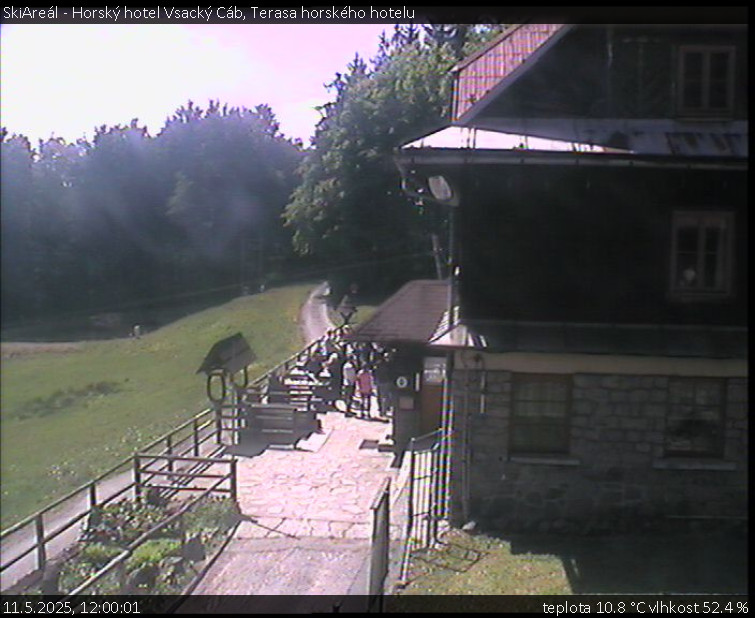 SkiAreál - Horský hotel Vsacký Cáb - Terasa horského hotelu - 11.5.2025 v 12:00 SkiAreál - Horský hotel Vsacký Cáb - Terasa horského hotelu - 11.5.2025 v 12:00