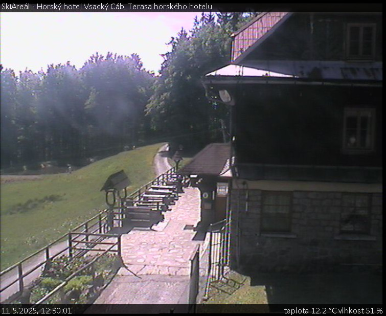 SkiAreál - Horský hotel Vsacký Cáb - Terasa horského hotelu - 11.5.2025 v 12:30 SkiAreál - Horský hotel Vsacký Cáb - Terasa horského hotelu - 11.5.2025 v 12:30