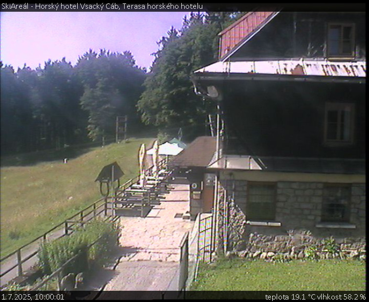 SkiAreál - Horský hotel Vsacký Cáb - Terasa horského hotelu - 1.7.2025 v 10:00 SkiAreál - Horský hotel Vsacký Cáb - Terasa horského hotelu - 1.7.2025 v 10:00