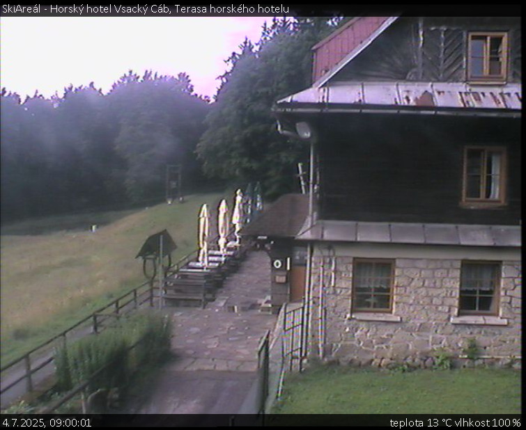 SkiAreál - Horský hotel Vsacký Cáb - Terasa horského hotelu - 4.7.2025 v 09:00 SkiAreál - Horský hotel Vsacký Cáb - Terasa horského hotelu - 4.7.2025 v 09:00