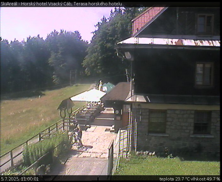 SkiAreál - Horský hotel Vsacký Cáb - Terasa horského hotelu - 5.7.2025 v 11:00 SkiAreál - Horský hotel Vsacký Cáb - Terasa horského hotelu - 5.7.2025 v 11:00