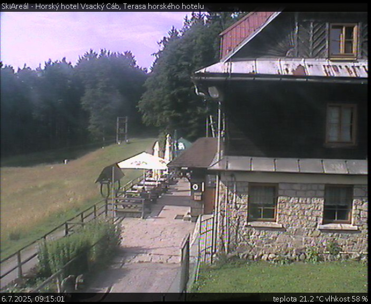 SkiAreál - Horský hotel Vsacký Cáb - Terasa horského hotelu - 6.7.2025 v 09:15 SkiAreál - Horský hotel Vsacký Cáb - Terasa horského hotelu - 6.7.2025 v 09:15