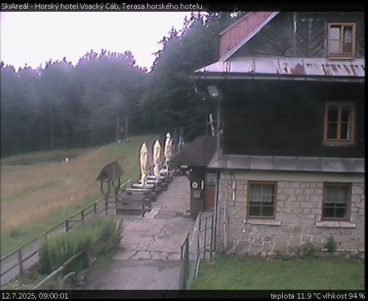 SkiAreál - Horský hotel Vsacký Cáb - Terasa horského hotelu - 12.7.2025 v 09:00 SkiAreál - Horský hotel Vsacký Cáb - Terasa horského hotelu - 12.7.2025 v 09:00