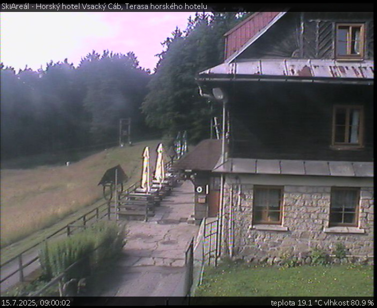 SkiAreál - Horský hotel Vsacký Cáb - Terasa horského hotelu - 15.7.2025 v 09:00 SkiAreál - Horský hotel Vsacký Cáb - Terasa horského hotelu - 15.7.2025 v 09:00