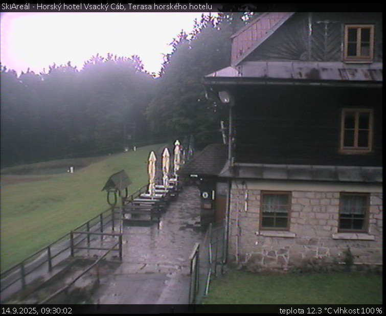 SkiAreál - Horský hotel Vsacký Cáb - Terasa horského hotelu - 14.9.2025 v 09:30