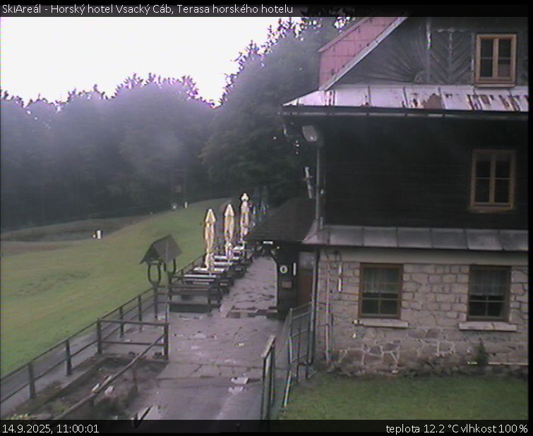 SkiAreál - Horský hotel Vsacký Cáb - Terasa horského hotelu - 14.9.2025 v 11:00