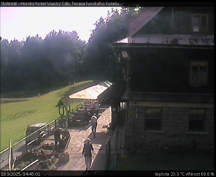 SkiAreál - Horský hotel Vsacký Cáb - Terasa horského hotelu - 19.9.2025 v 14:45 SkiAreál - Horský hotel Vsacký Cáb - Terasa horského hotelu - 19.9.2025 v 14:45