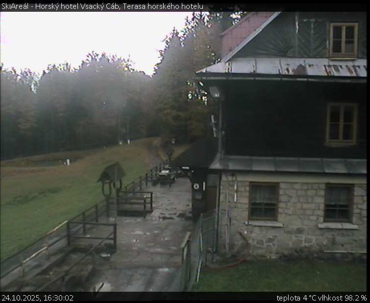 SkiAreál - Horský hotel Vsacký Cáb - Terasa horského hotelu - 24.10.2025 v 16:30