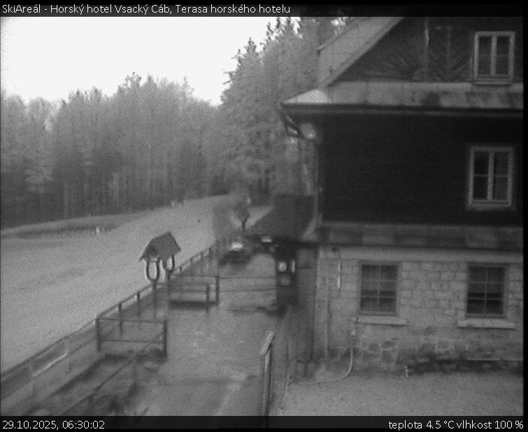 SkiAreál - Horský hotel Vsacký Cáb - Terasa horského hotelu - 29.10.2025 v 06:30 SkiAreál - Horský hotel Vsacký Cáb - Terasa horského hotelu - 29.10.2025 v 06:30