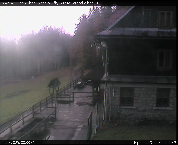 SkiAreál - Horský hotel Vsacký Cáb - Terasa horského hotelu - 29.10.2025 v 08:30 SkiAreál - Horský hotel Vsacký Cáb - Terasa horského hotelu - 29.10.2025 v 08:30