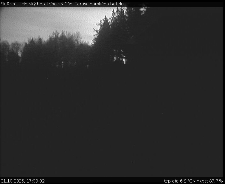 SkiAreál - Horský hotel Vsacký Cáb - Terasa horského hotelu - 31.10.2025 v 17:00 SkiAreál - Horský hotel Vsacký Cáb - Terasa horského hotelu - 31.10.2025 v 17:00
