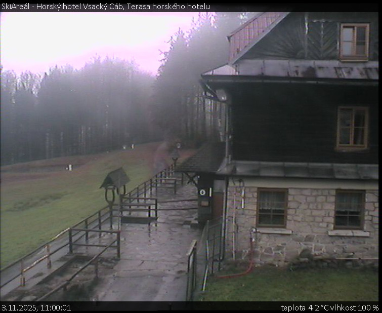 SkiAreál - Horský hotel Vsacký Cáb - Terasa horského hotelu - 3.11.2025 v 11:00