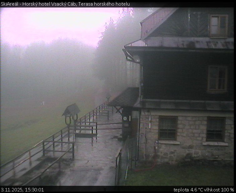 SkiAreál - Horský hotel Vsacký Cáb - Terasa horského hotelu - 3.11.2025 v 15:30