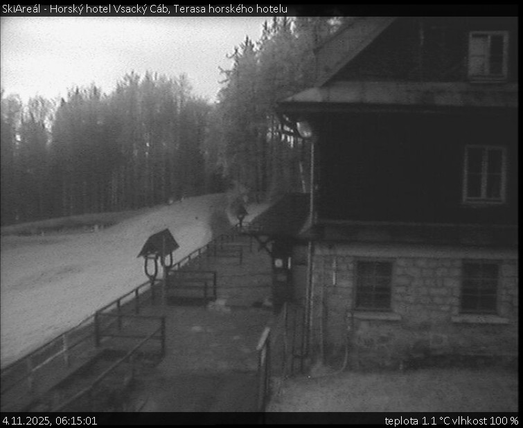 SkiAreál - Horský hotel Vsacký Cáb - Terasa horského hotelu - 4.11.2025 v 06:15