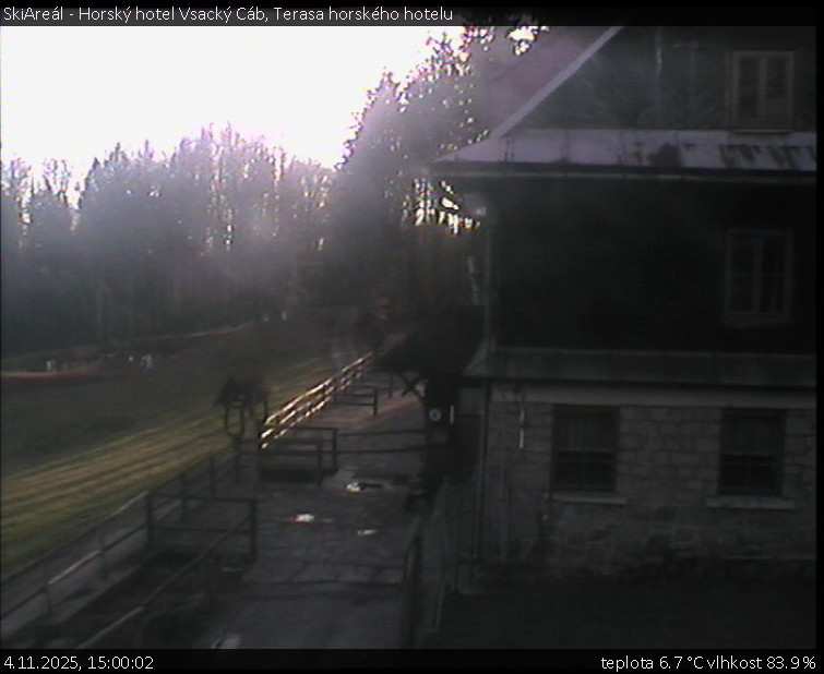 SkiAreál - Horský hotel Vsacký Cáb - Terasa horského hotelu - 4.11.2025 v 15:00
