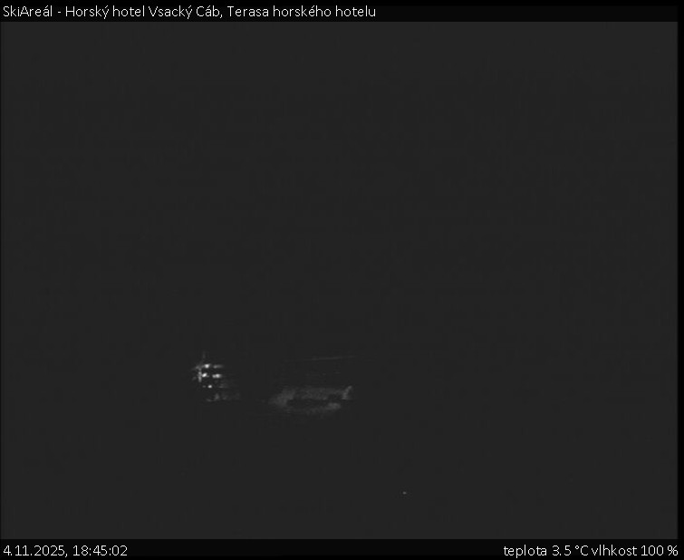 SkiAreál - Horský hotel Vsacký Cáb - Terasa horského hotelu - 4.11.2025 v 18:45
