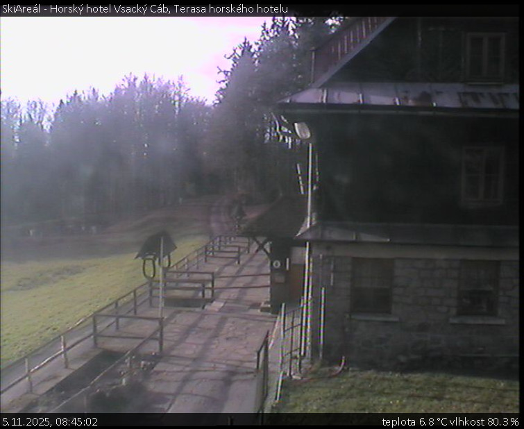 SkiAreál - Horský hotel Vsacký Cáb - Terasa horského hotelu - 5.11.2025 v 08:45