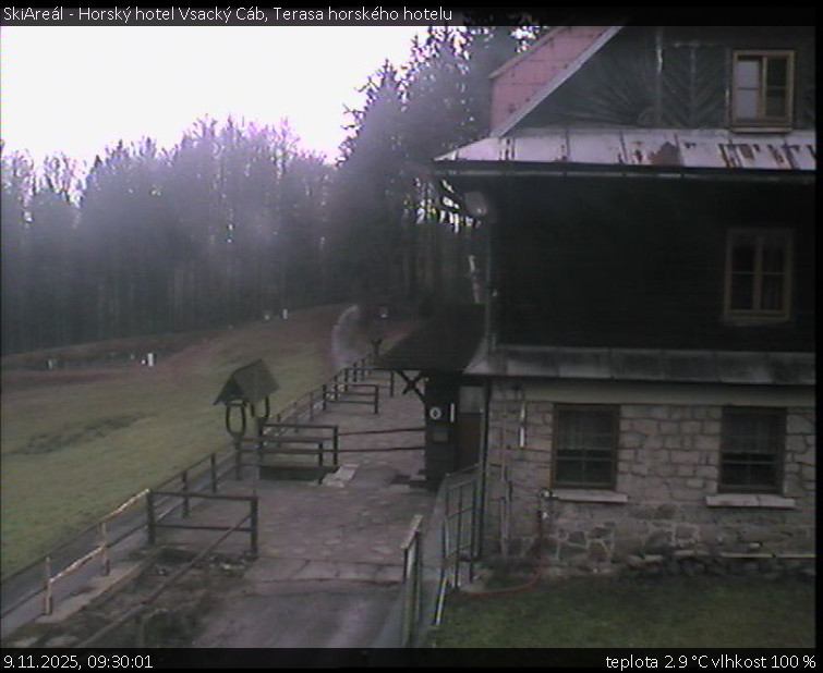 SkiAreál - Horský hotel Vsacký Cáb - Terasa horského hotelu - 9.11.2025 v 09:30