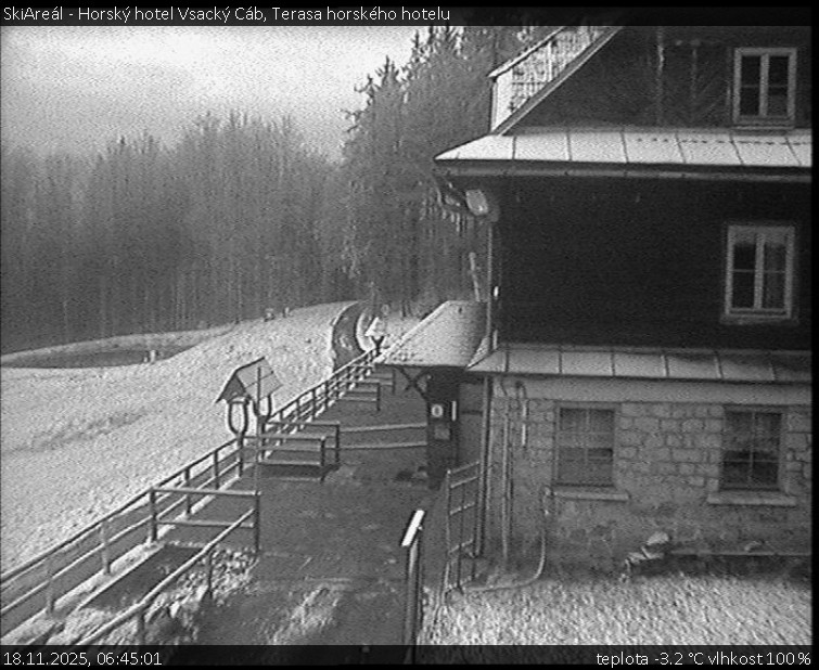 SkiAreál - Horský hotel Vsacký Cáb - Terasa horského hotelu - 18.11.2025 v 06:45