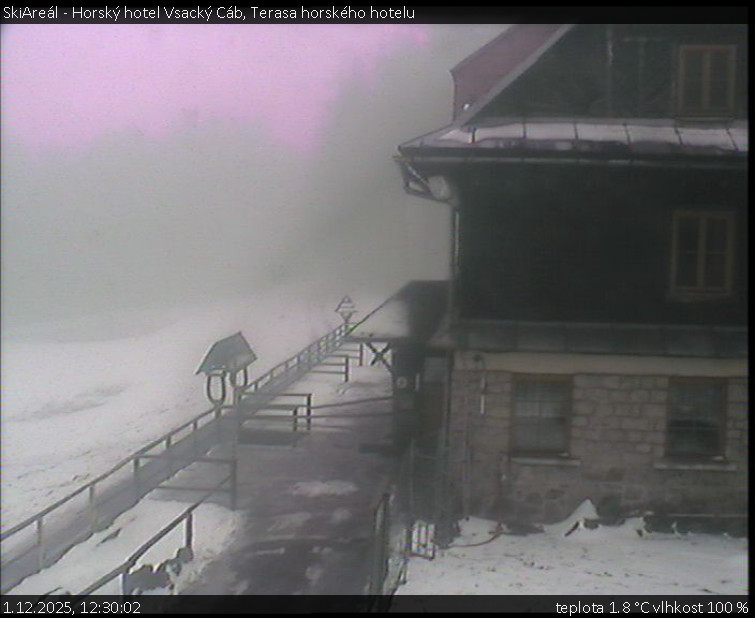 SkiAreál - Horský hotel Vsacký Cáb - Terasa horského hotelu - 1.12.2025 v 12:30