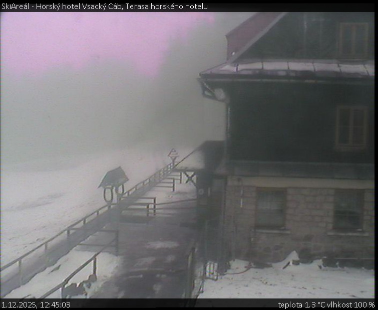 SkiAreál - Horský hotel Vsacký Cáb - Terasa horského hotelu - 1.12.2025 v 12:45