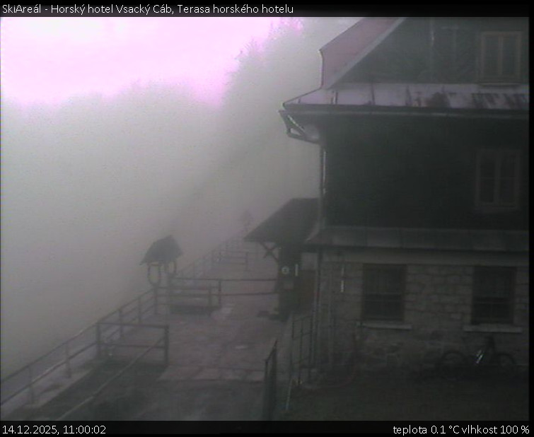 SkiAreál - Horský hotel Vsacký Cáb - Terasa horského hotelu - 14.12.2025 v 11:00