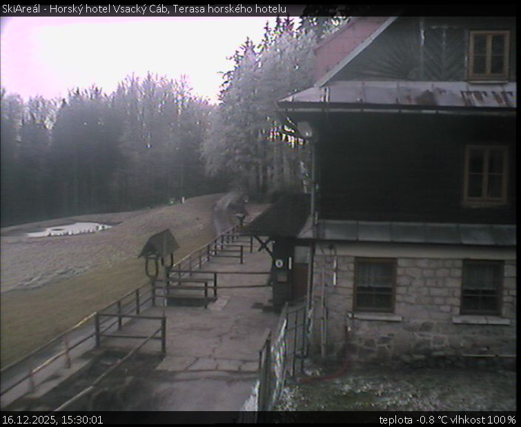 SkiAreál - Horský hotel Vsacký Cáb - Terasa horského hotelu - 16.12.2025 v 15:30