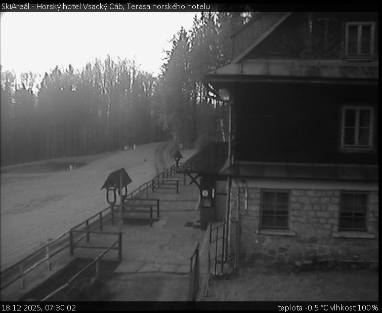 SkiAreál - Horský hotel Vsacký Cáb - Terasa horského hotelu - 18.12.2025 v 07:30