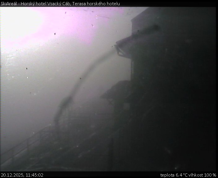 SkiAreál - Horský hotel Vsacký Cáb - Terasa horského hotelu - 20.12.2025 v 11:45