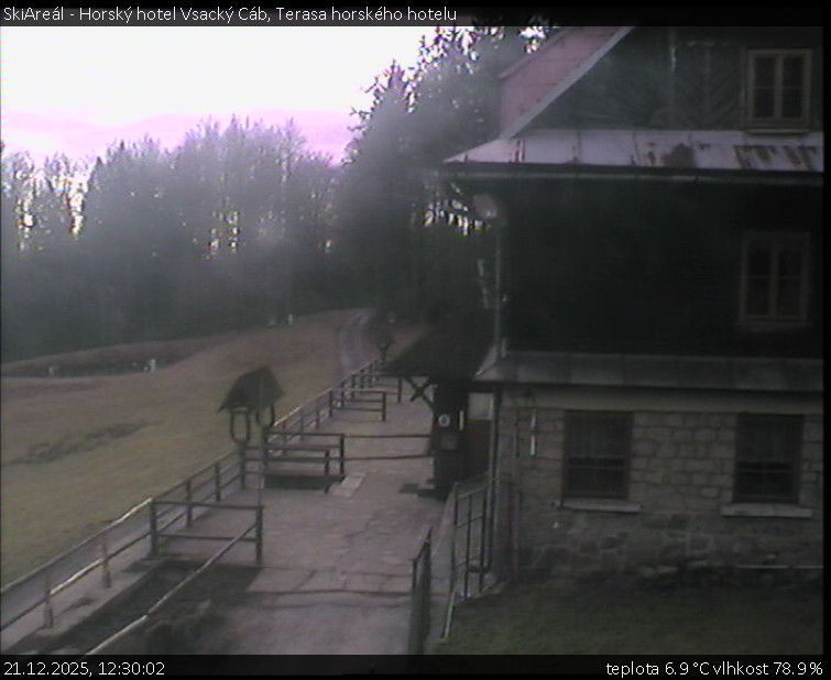 SkiAreál - Horský hotel Vsacký Cáb - Terasa horského hotelu - 21.12.2025 v 12:30