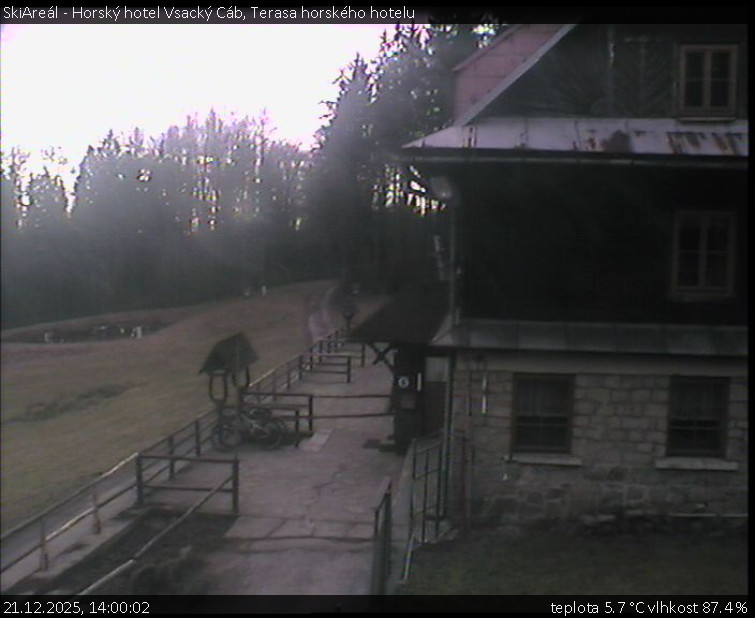 SkiAreál - Horský hotel Vsacký Cáb - Terasa horského hotelu - 21.12.2025 v 14:00
