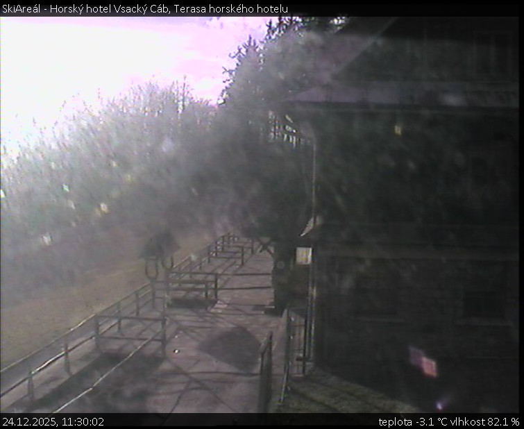 SkiAreál - Horský hotel Vsacký Cáb - Terasa horského hotelu - 24.12.2025 v 11:30