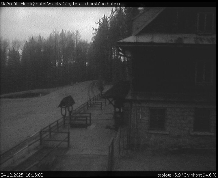 SkiAreál - Horský hotel Vsacký Cáb - Terasa horského hotelu - 24.12.2025 v 16:15