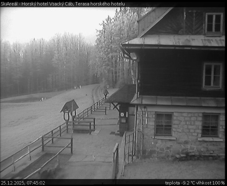 SkiAreál - Horský hotel Vsacký Cáb - Terasa horského hotelu - 25.12.2025 v 07:45