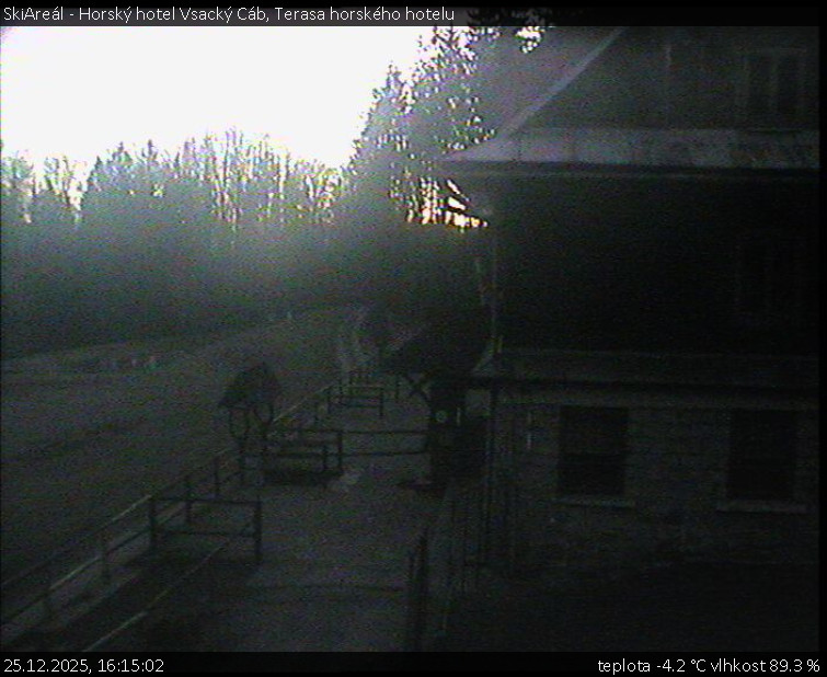 SkiAreál - Horský hotel Vsacký Cáb - Terasa horského hotelu - 25.12.2025 v 16:15