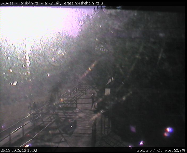 SkiAreál - Horský hotel Vsacký Cáb - Terasa horského hotelu - 26.12.2025 v 12:15