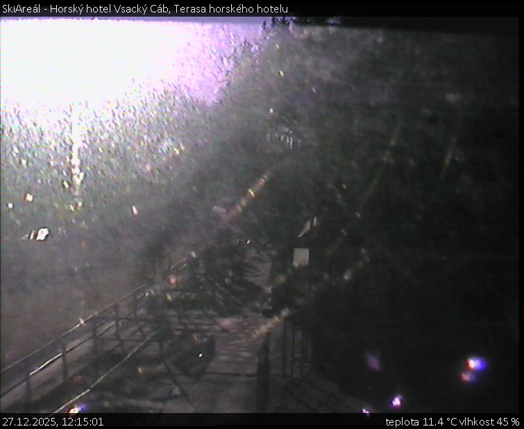 SkiAreál - Horský hotel Vsacký Cáb - Terasa horského hotelu - 27.12.2025 v 12:15
