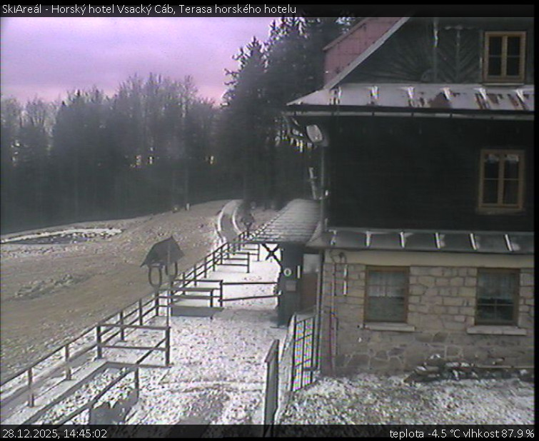 SkiAreál - Horský hotel Vsacký Cáb - Terasa horského hotelu - 28.12.2025 v 14:45