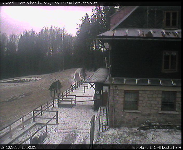 SkiAreál - Horský hotel Vsacký Cáb - Terasa horského hotelu - 28.12.2025 v 16:00