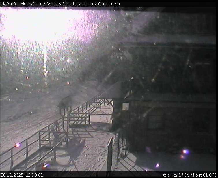 SkiAreál - Horský hotel Vsacký Cáb - Terasa horského hotelu - 30.12.2025 v 12:30