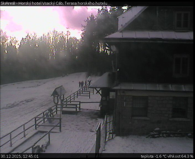 SkiAreál - Horský hotel Vsacký Cáb - Terasa horského hotelu - 30.12.2025 v 12:45