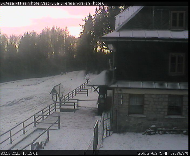 SkiAreál - Horský hotel Vsacký Cáb - Terasa horského hotelu - 30.12.2025 v 15:15